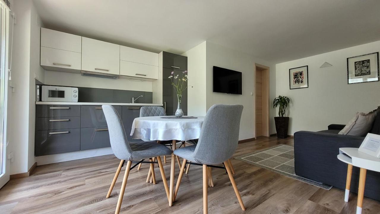 Apartma Julija Luce Bagian luar foto